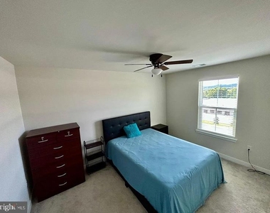 210 Chase Drive - Photo Thumbnail 14