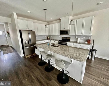 210 Chase Drive - Photo Thumbnail 6