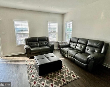 210 Chase Drive - Photo Thumbnail 8