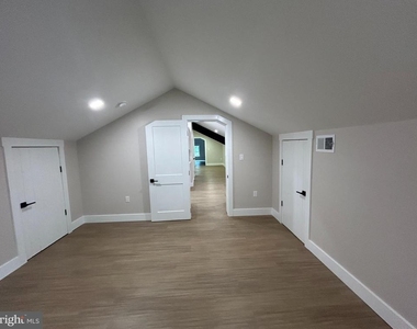 71 Dreamland Park Drive - Photo Thumbnail 9