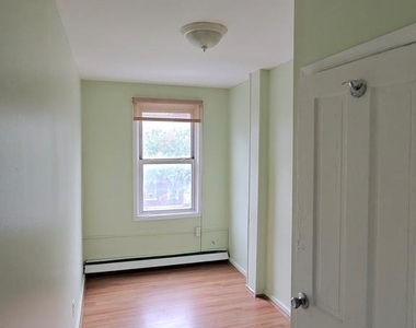 826 S Clinton Avenue - Photo Thumbnail 6