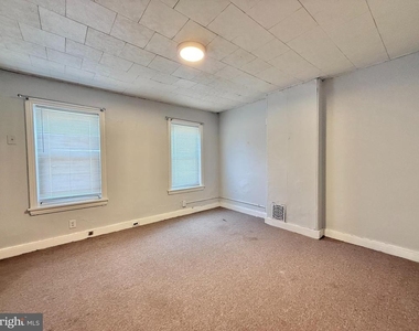 570 Line Street - Photo Thumbnail 11