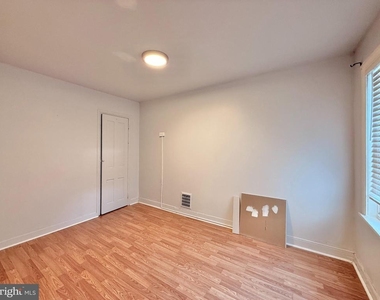 570 Line Street - Photo Thumbnail 15
