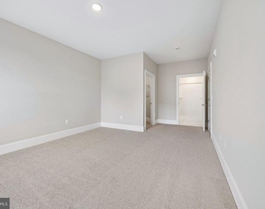 1800 Whirlaway Lane - Photo Thumbnail 9