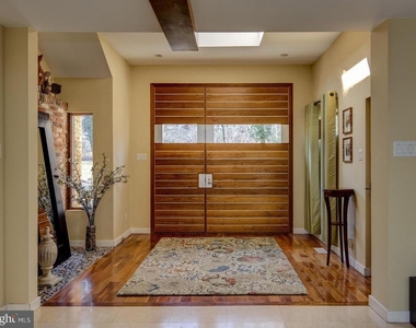 1127 Winding Drive - Photo Thumbnail 5