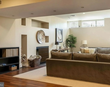 1127 Winding Drive - Photo Thumbnail 18
