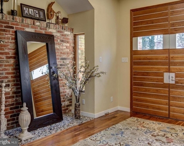 1127 Winding Drive - Photo Thumbnail 6