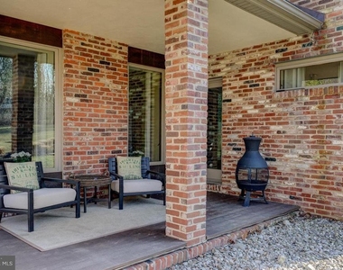 1127 Winding Drive - Photo Thumbnail 20