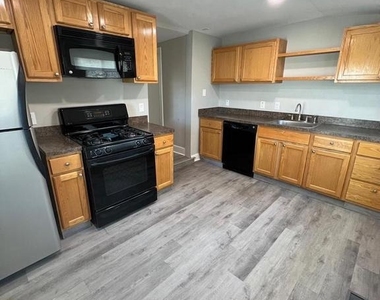 30 Spruce Avenue - Photo Thumbnail 14