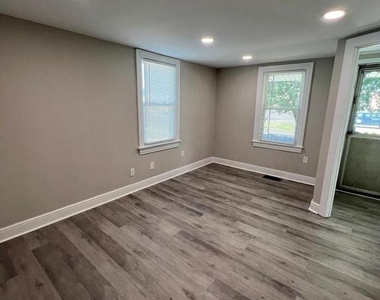 30 Spruce Avenue - Photo Thumbnail 7