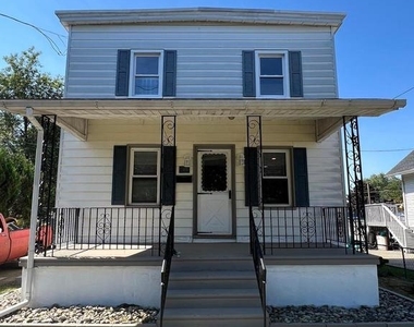 30 Spruce Avenue - Photo Thumbnail 2