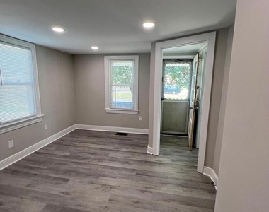 30 Spruce Avenue - Photo Thumbnail 4