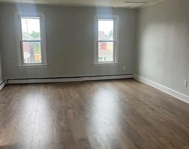 809 Mulberry Avenue - Photo Thumbnail 6