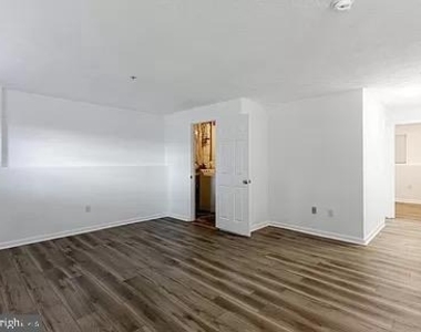 10400 Vista Gardens Drive - Photo Thumbnail 23
