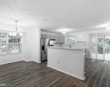 10400 Vista Gardens Drive - Photo Thumbnail 4
