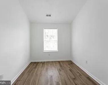 10400 Vista Gardens Drive - Photo Thumbnail 19