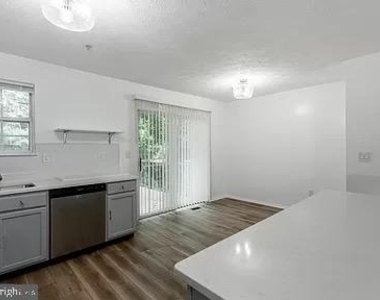 10400 Vista Gardens Drive - Photo Thumbnail 7