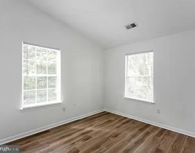 10400 Vista Gardens Drive - Photo Thumbnail 16
