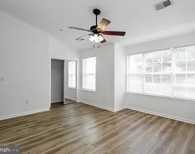 10400 Vista Gardens Drive - Photo Thumbnail 12