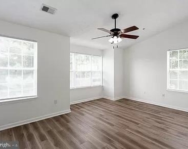 10400 Vista Gardens Drive - Photo Thumbnail 11