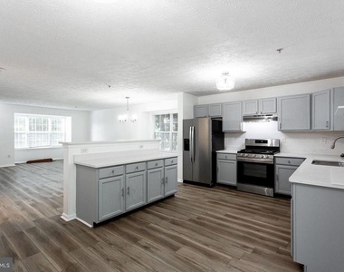 10400 Vista Gardens Drive - Photo Thumbnail 2