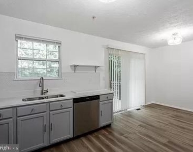 10400 Vista Gardens Drive - Photo Thumbnail 5