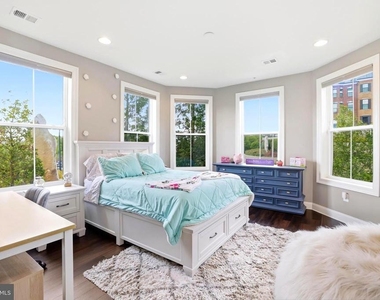 500 Riversail Lane - Photo Thumbnail 7