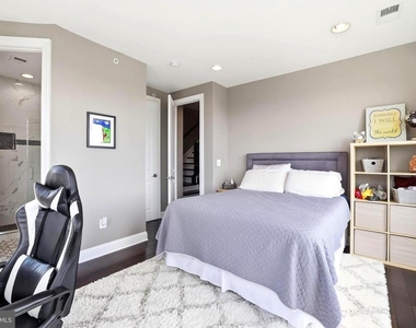 500 Riversail Lane - Photo Thumbnail 35