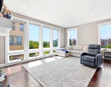 500 Riversail Lane - Photo Thumbnail 11