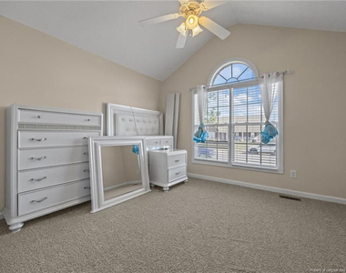 3805 Sunchase Drive - Photo Thumbnail 8