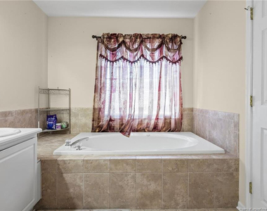3805 Sunchase Drive - Photo Thumbnail 25