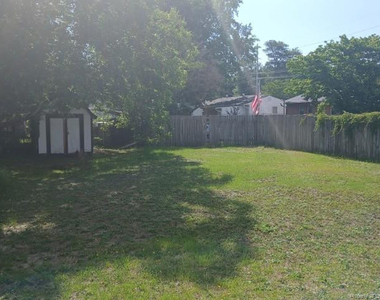 1115 Poplar Drive - Photo Thumbnail 3
