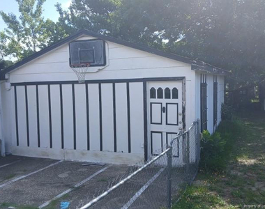 1115 Poplar Drive - Photo Thumbnail 4