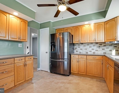 12316 Fountain Drive - Photo Thumbnail 9