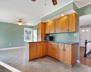 12316 Fountain Drive - Photo Thumbnail 13