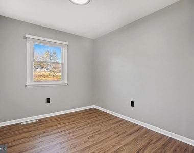 12316 Fountain Drive - Photo Thumbnail 15