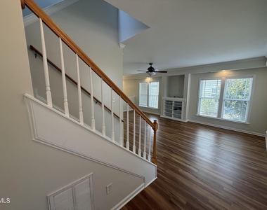 4046 Landover Lane - Photo Thumbnail 2