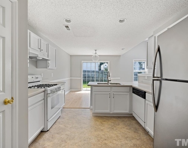 100 Lacombe Court - Photo Thumbnail 10