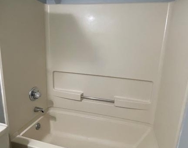 8507 Falls Run Road - Photo Thumbnail 17