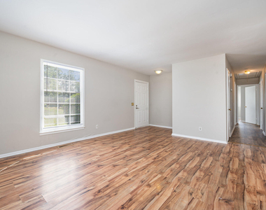 104 Deblyn Court - Photo Thumbnail 4