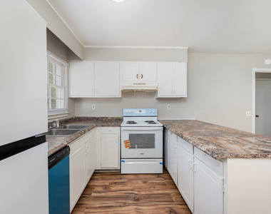 104 Deblyn Court - Photo Thumbnail 5