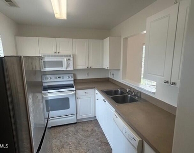 217 Payton Drive - Photo Thumbnail 6
