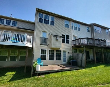 7220 Maidstone Place - Photo Thumbnail 7