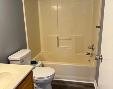 701 Green Street - Photo Thumbnail 25