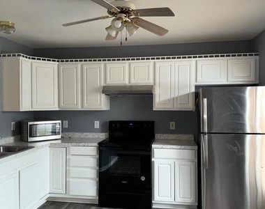 701 Green Street - Photo Thumbnail 4