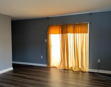 701 Green Street - Photo Thumbnail 11