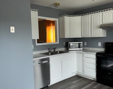 701 Green Street - Photo Thumbnail 3