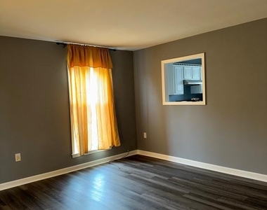 701 Green Street - Photo Thumbnail 6