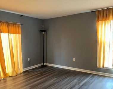 701 Green Street - Photo Thumbnail 9