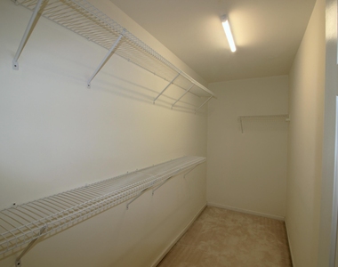 304 Peachtree Point Court - Photo Thumbnail 16